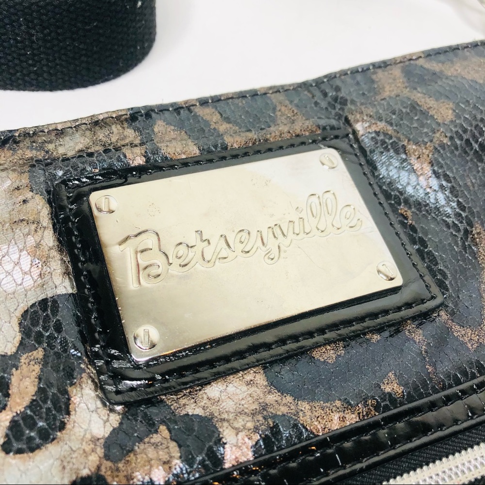 Betsyville Shiny Leopard Print / Snakeskin Purse - Picture 3 of 8